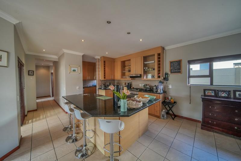To Let 4 Bedroom Property for Rent in Table View Western Cape